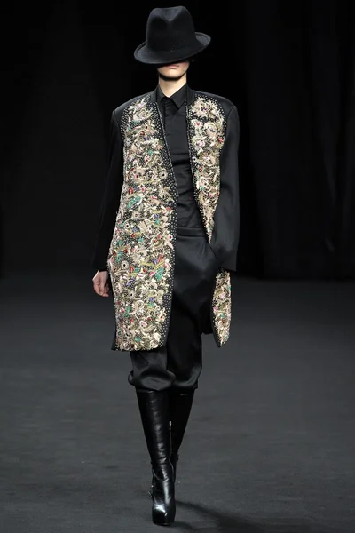 Look 28